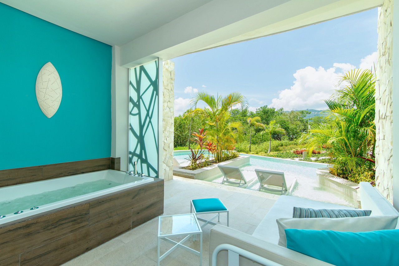 Swim Up Suite Breathless