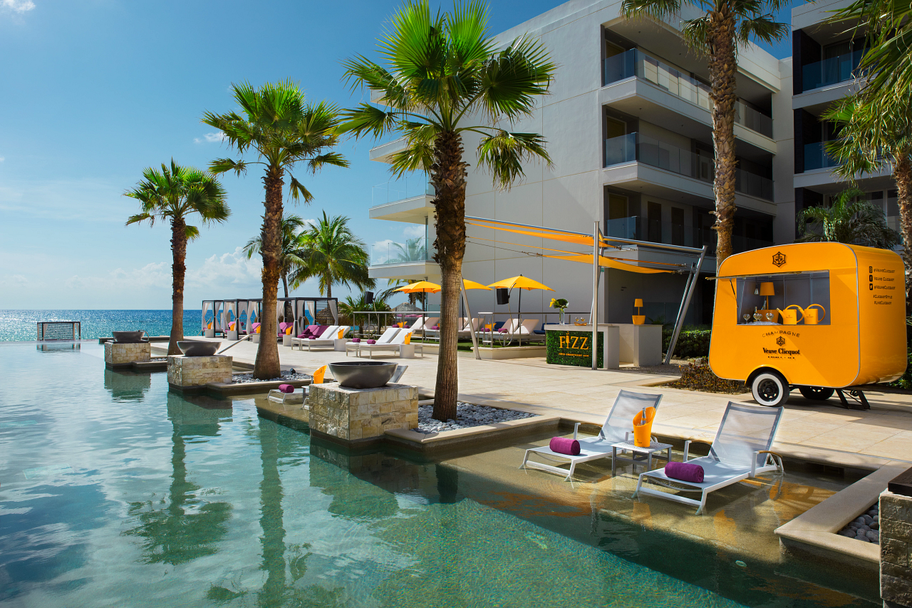 Fizz Champagne Bar - Breathless Riviera Cancún