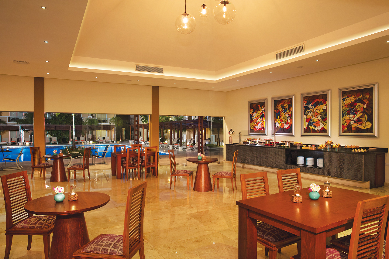 Elegante lounge privado en Dreams Palm Beach Punta Cana