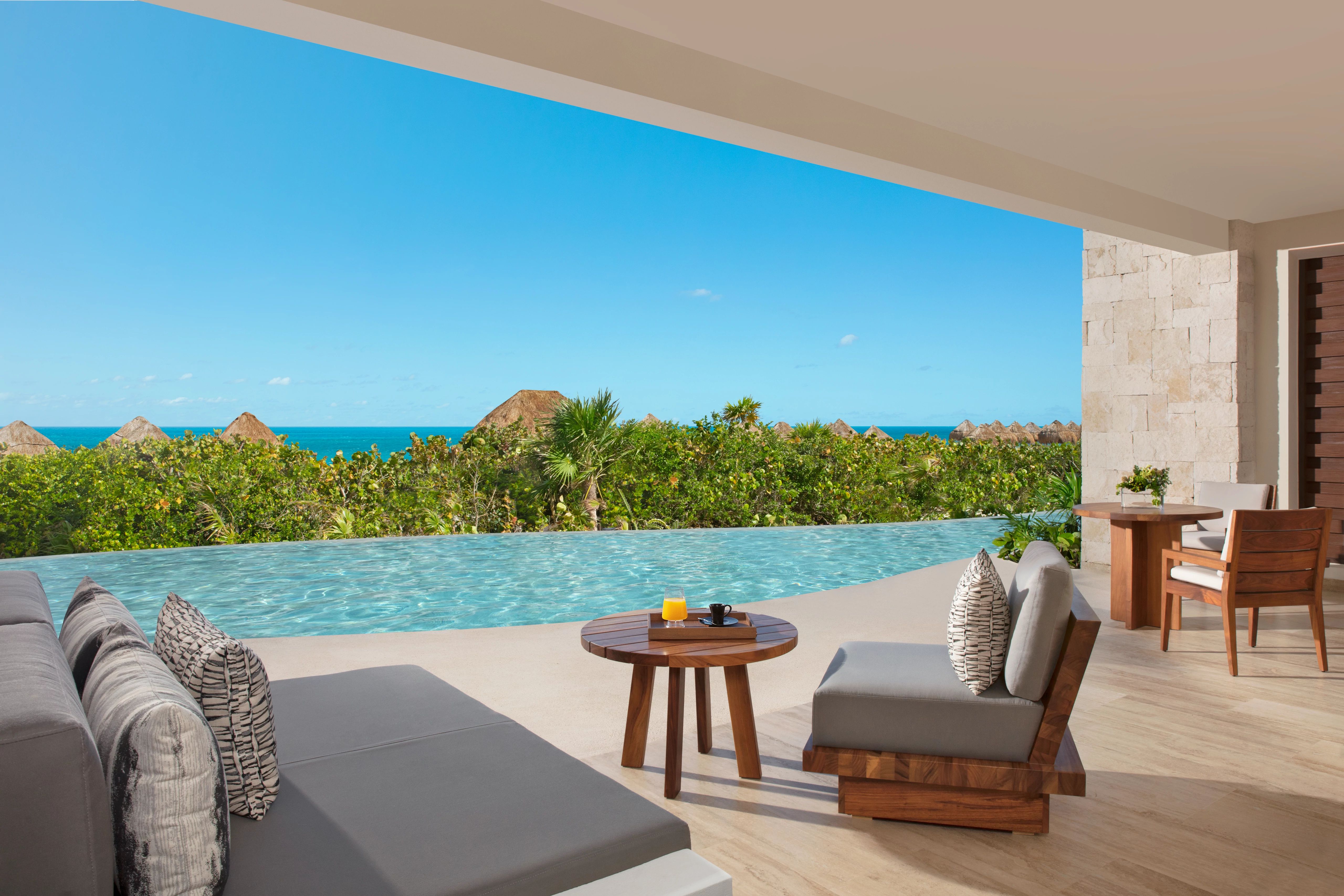 Preferred Club Master Suite Swim-Out Ocean Front
