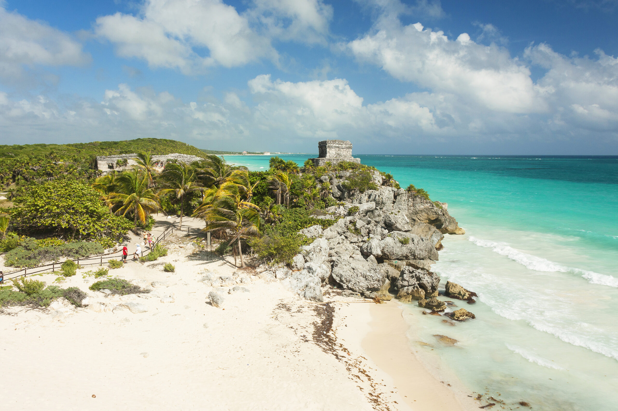 Toma aérea de la costa de Tulum
